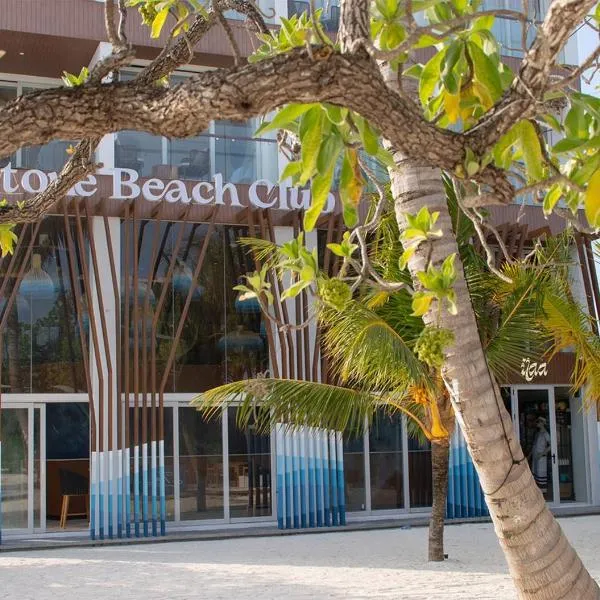 Stone Beach Club, hotel v destinaci Dhiffushi