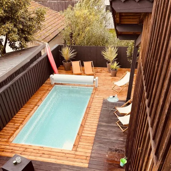 Belle maison avec piscine plein centre Cap Ferret, готель у місті Леж-Кап-Ферре