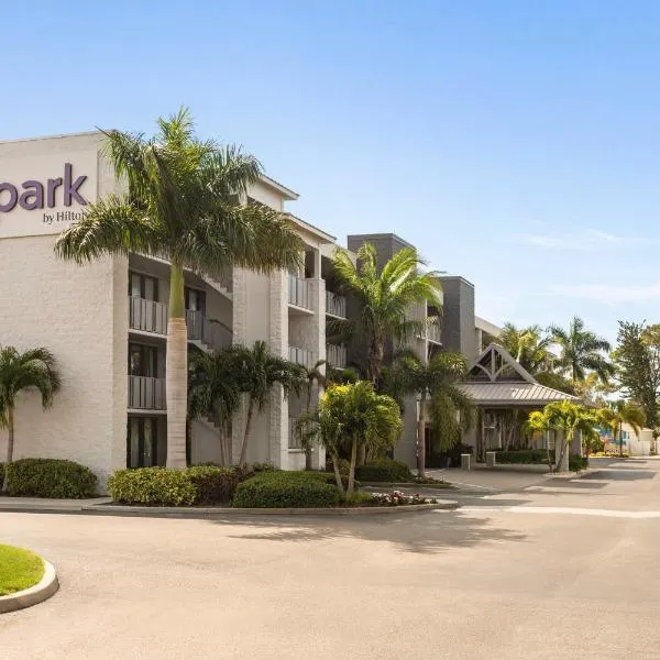 Spark by Hilton Sarasota Siesta Key Gateway, hotel di Sarasota