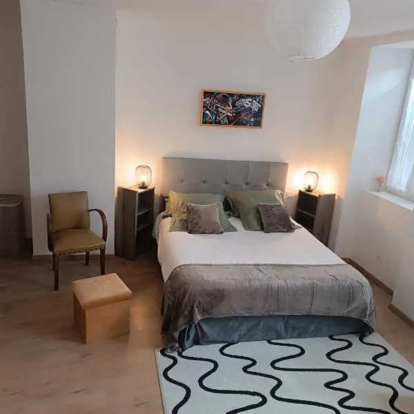 Gîte de l'Oustal, hotel v destinaci Oust