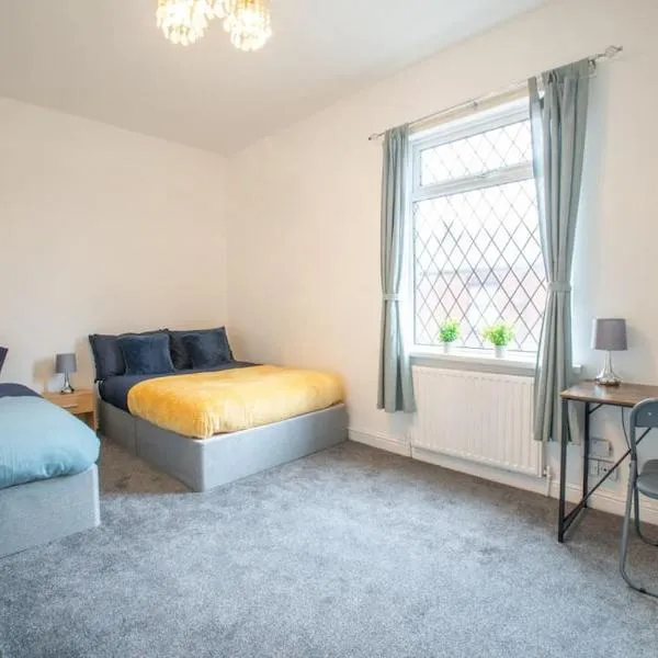 로치데일에 위치한 호텔 Rochdale Train STN, Large House