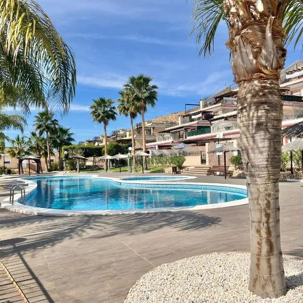 Apartamento con piscina, готель у місті Мучамель