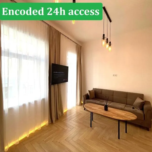 Picturesque Old Town Apartment with Charming Balcony, hotel in Kaunas