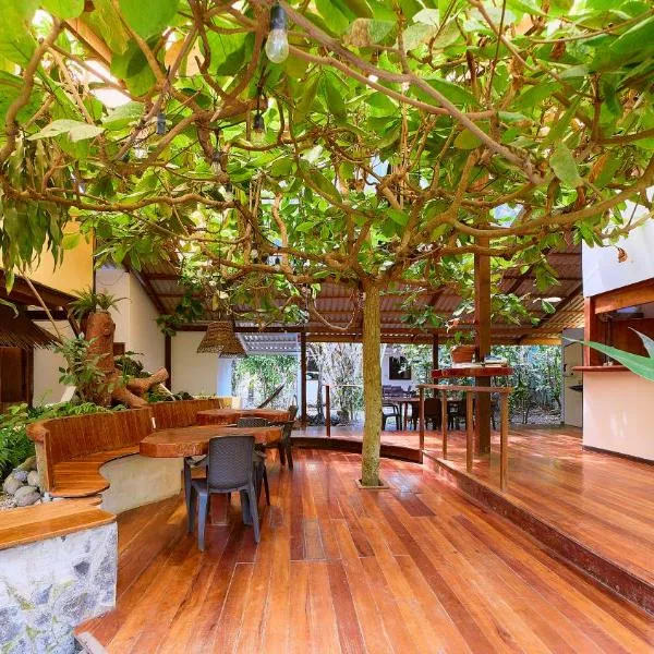 Cabinas Montesol, hotel in Puerto Viejo