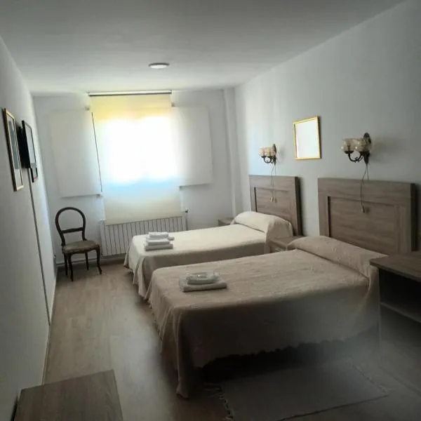 Hostal padornelo, hotel v destinaci Mondoñedo