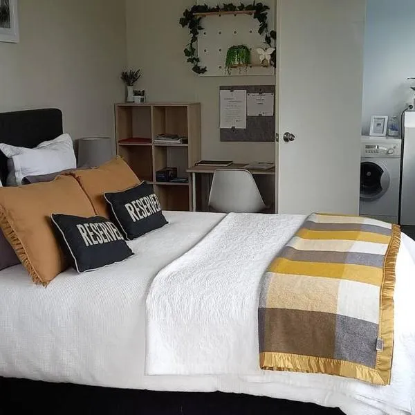 Clover Hill Studio Apartment, hotel in Taieri Mouth