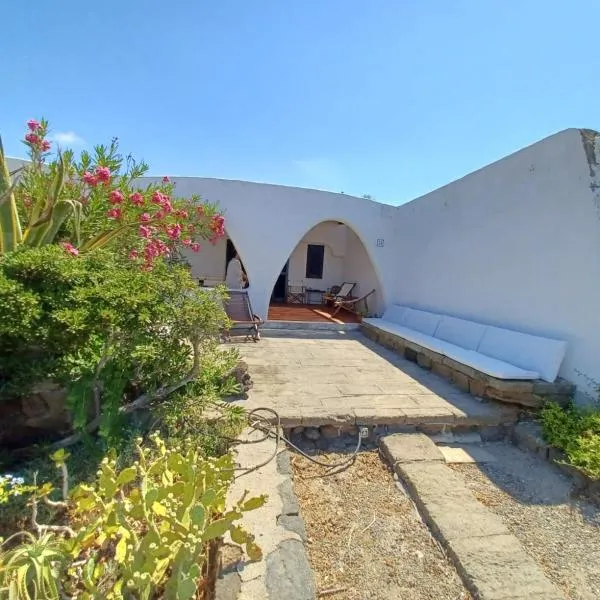 Pantelleria Punta Tre Pietre 33, hotel in Pantelleria