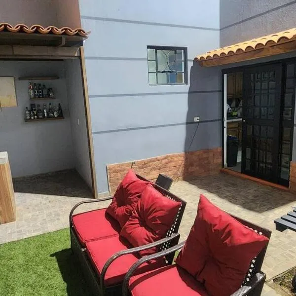 Casa Cómoda y amplia con Terraza y Jardin, hotell sihtkohas Arandas