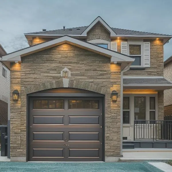 Classic & Luxury Private Detached Entire Home with Free WI-FI & T.V, hotel in Brampton