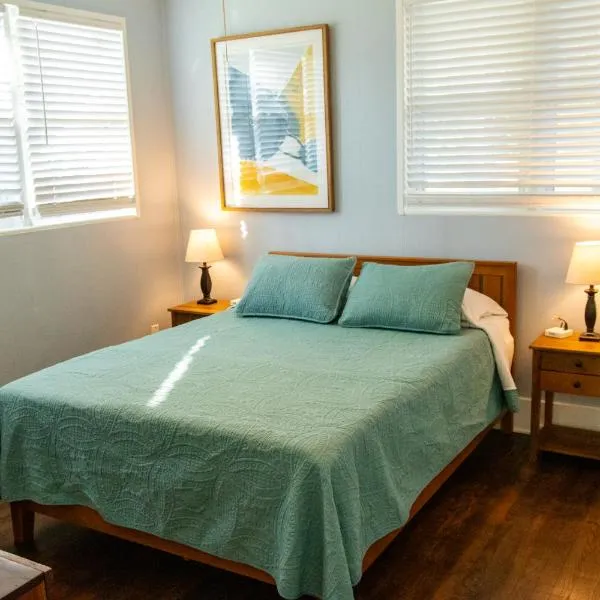 Cozy One Bedroom Unit In the Heart of Jax Beach!, hotel in Jacksonville Beach