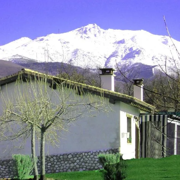 El Canchal de la Gallina -Cafetería -Aparcamiento gratis - Jacuzzi - Piscina de agua caliente abierta desde el 28 de Marzo, hotel di Hervás