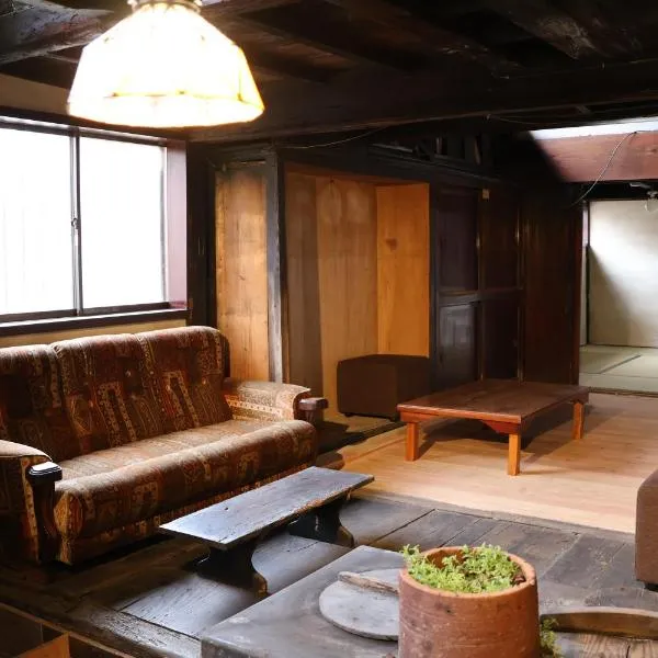 GLOCE sadoベースキャンプ宿根木, hotel v destinaci Sado