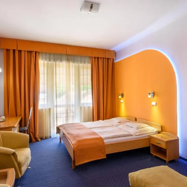 Hotel Négy Évszak, khách sạn ở Hajdúszoboszló