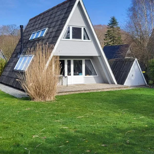 Nurdachhaus Zeltdachhaus Damp – hotel w mieście Damp