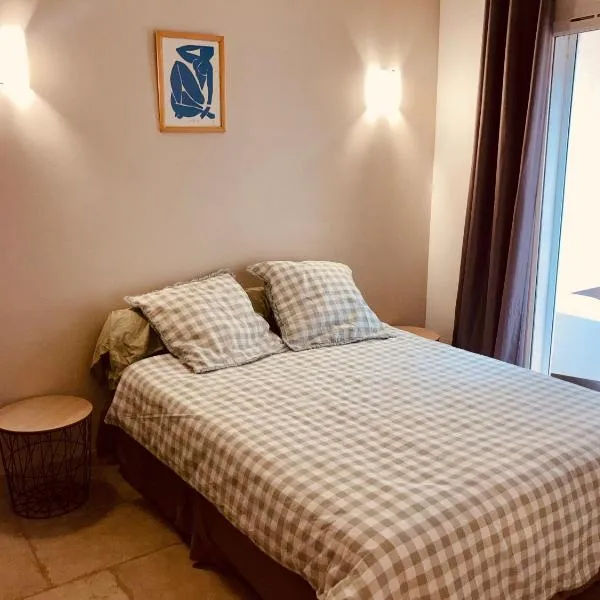 Appartement avec grande terrasse, hotel v destinácii Martigues