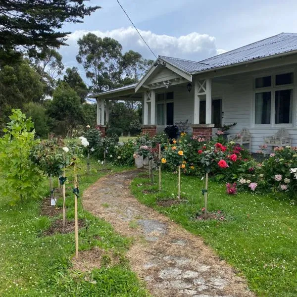 River Front Estate, hotel in Grove