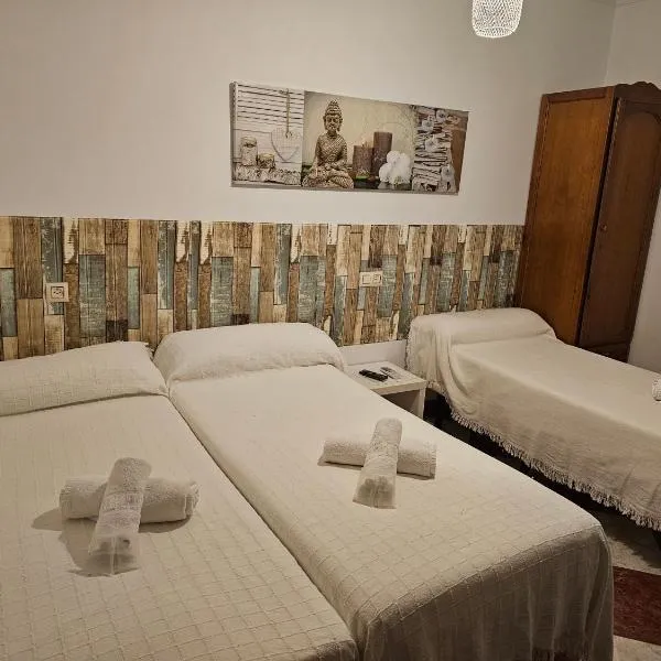 Pension Hidalgo 1, hotel u gradu Utrera
