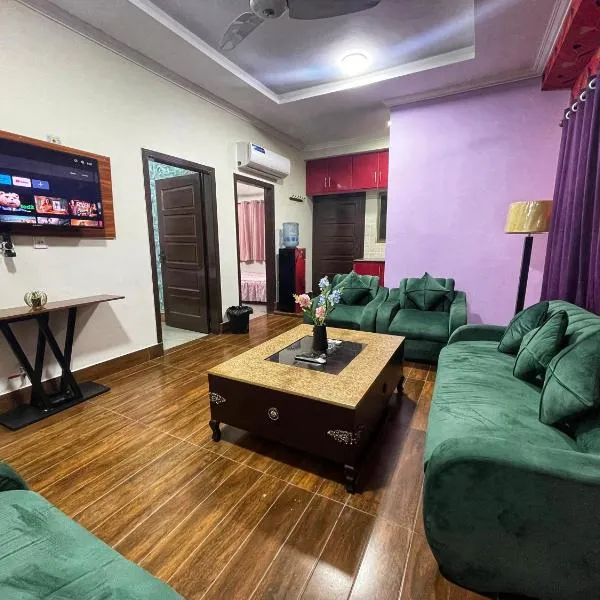 Danny Luxe Apartments, hotel en Taxila