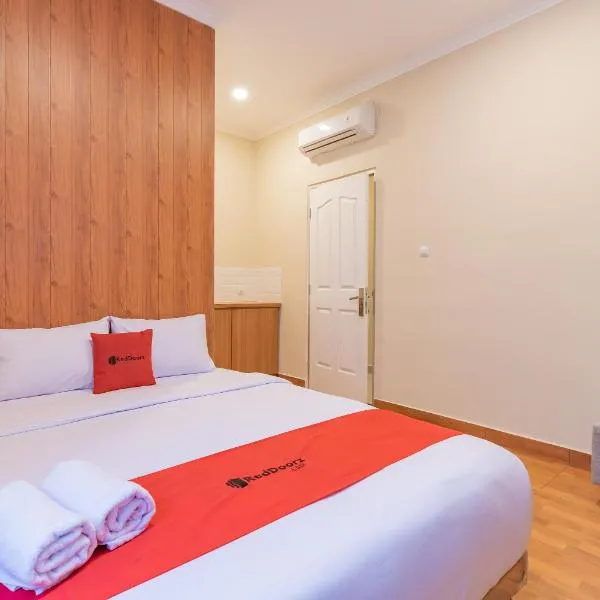 RedDoorz Plus @ Bagusrangin Street 2, hotel i Bandung