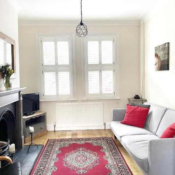 Riverside Lodge - Quaint Victorian Home By The River, hotel v destinaci York