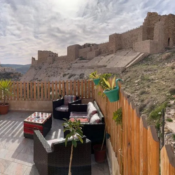 Bubble castle house, hotel a Kerak