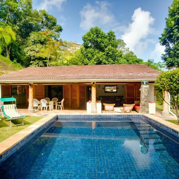 Coté Sud - Unique Villa & Bungalows Intendance Road, khách sạn ở Takamaka