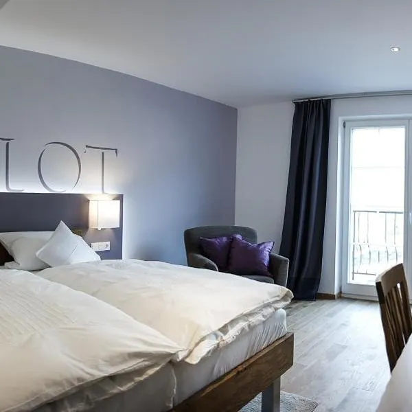 Weingut Lehnert-Veit Gutshotel, hotel v destinaci Piesport