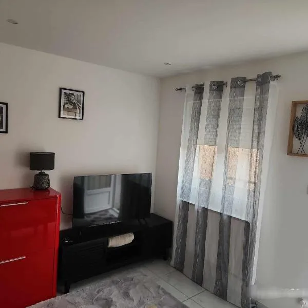 Agréable T2/centre-ville *10 min Gare*, hotel v destinaci Bourgoin