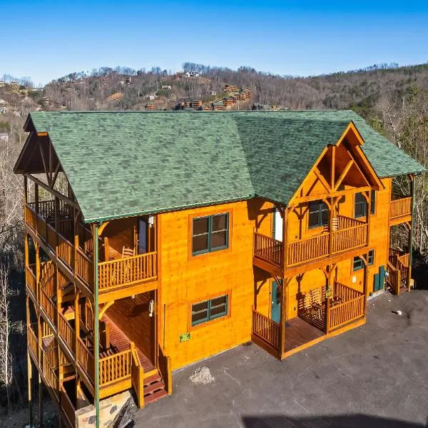 Full Equipped Cabin with a Pool and Game Room Smokies Views, hotel in Gatlinburg
