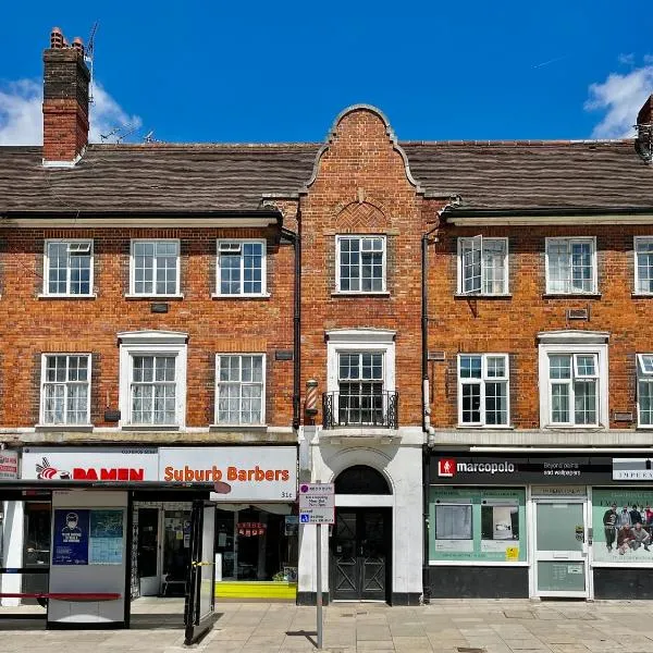 Hampstead 4-bedrooms condo apartment, hotel in London