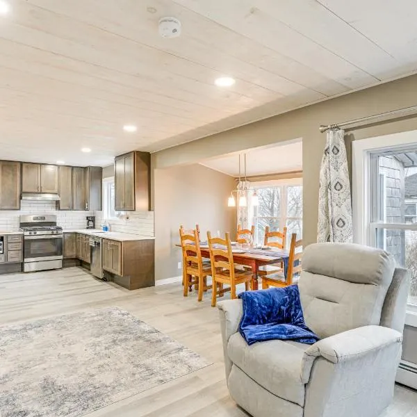 Cozy Maine Getaway Covered Deck, Walk to Beach!, hotel in Lubec