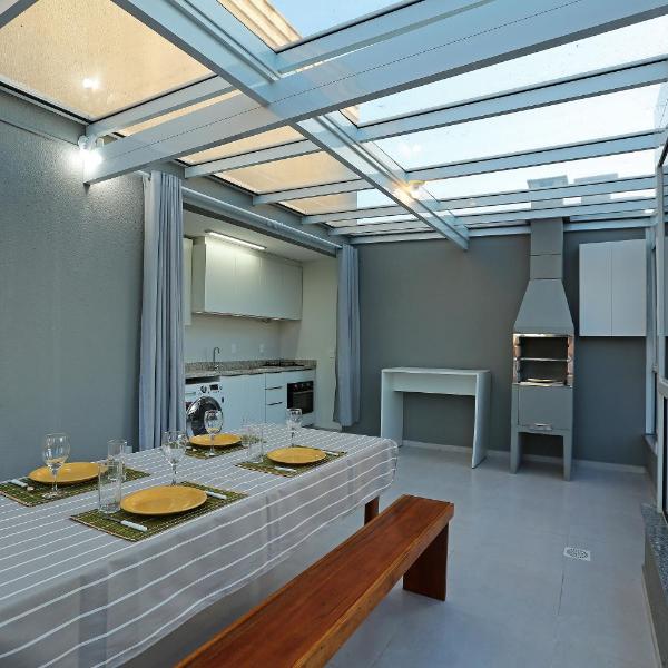 Cobertura Duplex no Campeche Florianópolis, 2 quartos com ar-condicionado, 3 banheiros, WiFi 1Gb, Cozinha completa, Estacionamento, Amplo terraço coberto com churrasqueira - Foto 5