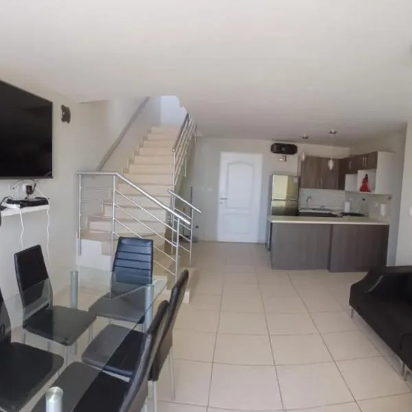 HERMOSO DEPARTAMENTO-DUPLEX CON VISTA DE CHICLAYO، فندق في Lambayeque