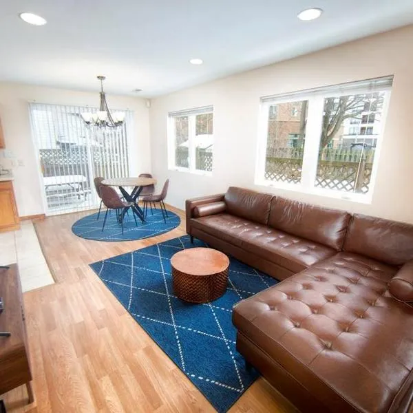 Tucked Away Off Brady - 4 Beds: Milwaukee şehrinde bir otel