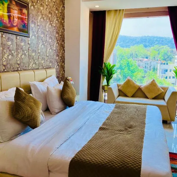 The Tirath Palace Luxury Hotel In Haridwar، فندق في حاريدوار