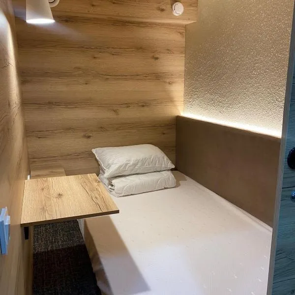 AQ Capsule Hostel, hotel in Almaty