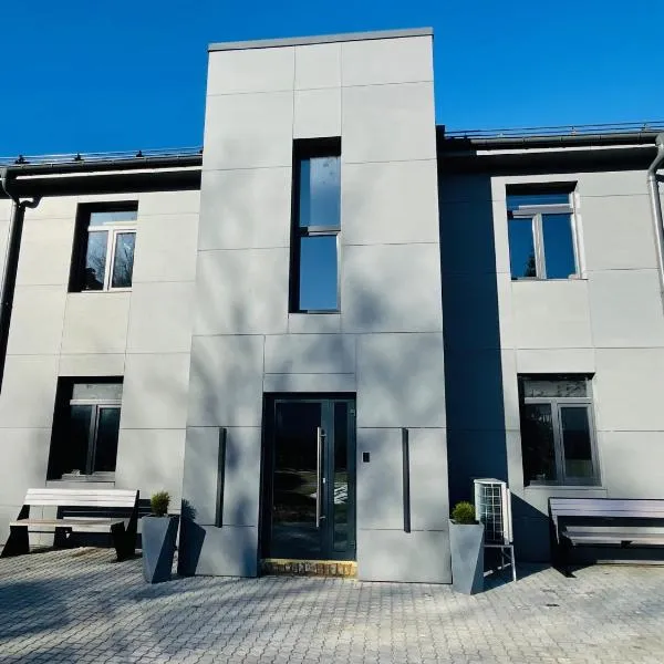 BRIVIBAS RESIDENCE - WEST / EAST, free PRIVAT parking, free WIFI, self check-in, hotel in Rīga
