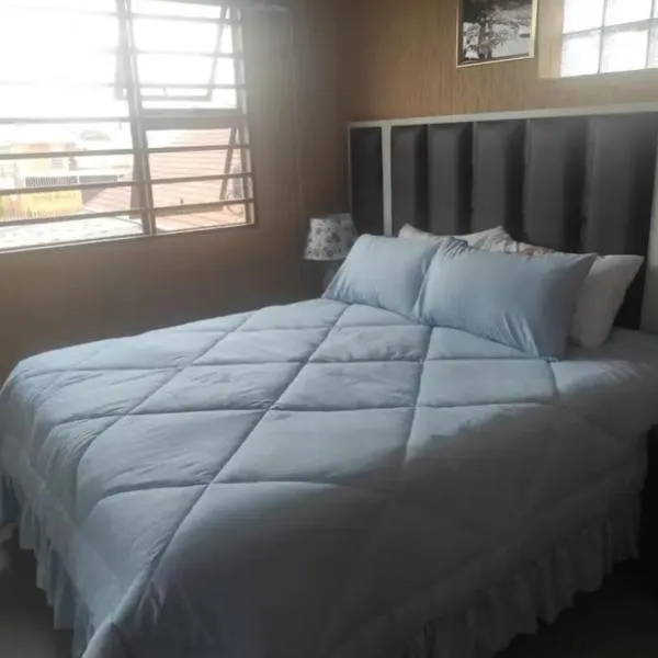 Brand new crane Apartments no 9 or 6, hotel v destinaci Lenasia
