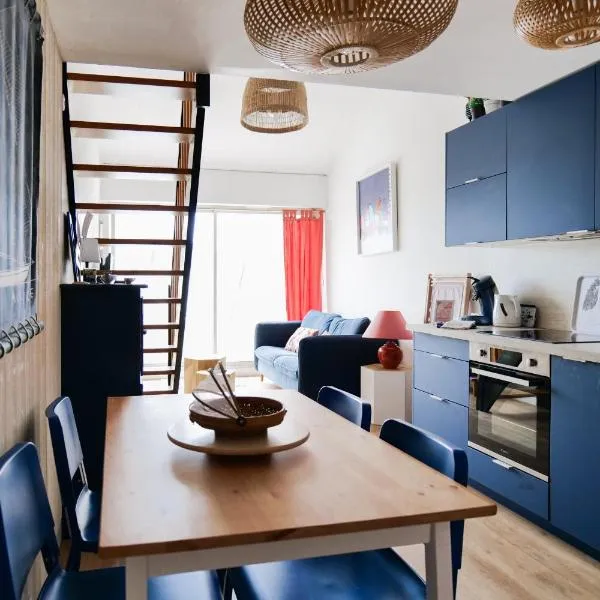 Appartement rénové avec goût et idéalement situé à deux pas du remblai, hotel in Les Sables-dʼOlonne