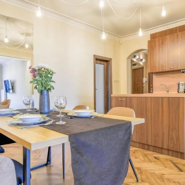 Stunning 2BDR Condo on Historic Location in Center, hotel v Sofii