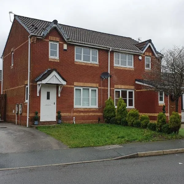 Lovely 3 Bedroom House Manchester, hotel in Manchester
