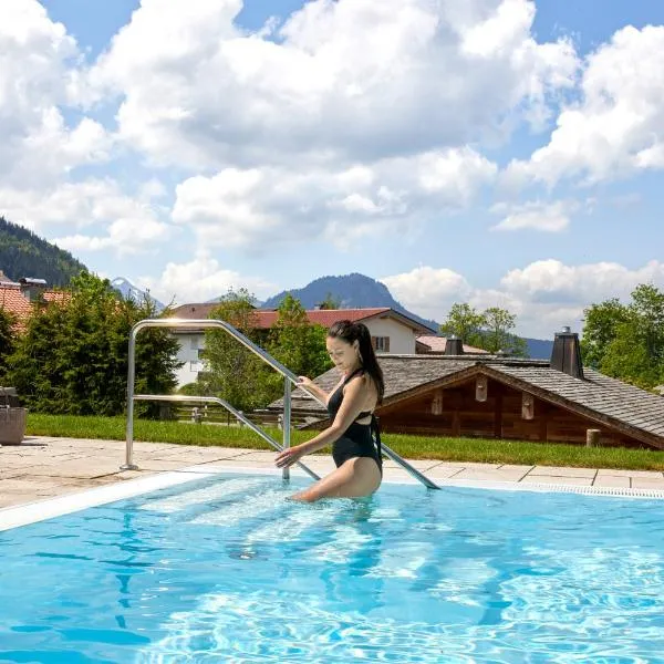 Alpin Lodges - Moderne Appartements mit Zugang zu 3000 qm SPA Panoramahotel Oberjoch: Bad Hindelang şehrinde bir otel