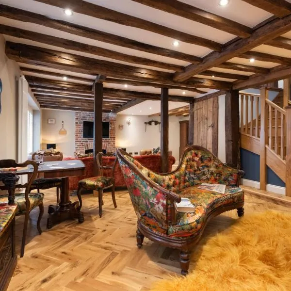Crippens, Historic Luxuriously modernised, Central, Parking, EV, AC & 2nd glazing, Hotel in Canterbury
