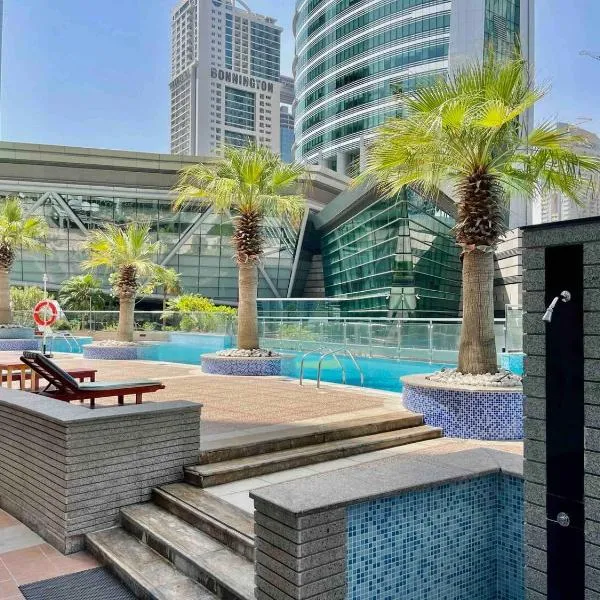 Rustic Elegance By The Lake Studio Cabin In Jlt, hotel em Dubai