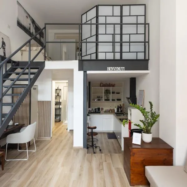 AMBROSIA HOME, moderno Loft tra Navigli e Bocconi - Daniele Case Vacanza, hotel em Milão