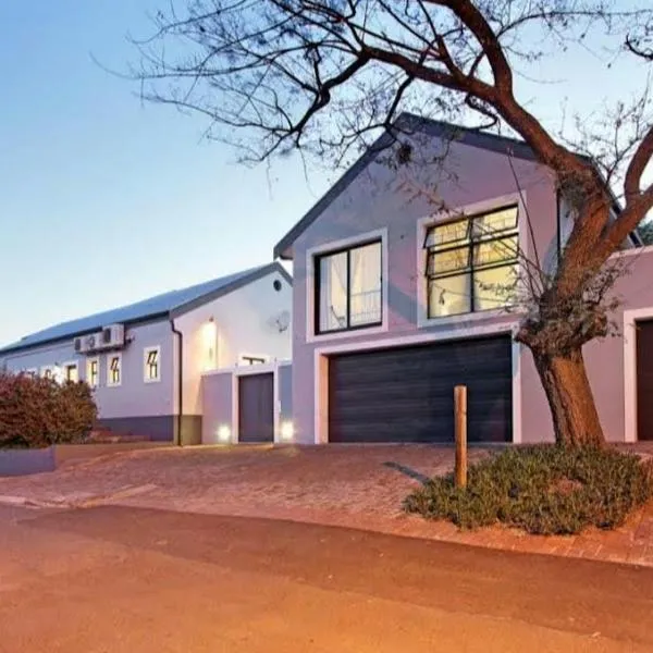 On The Square Accommodation, hotel v destinaci Riebeek-Kasteel