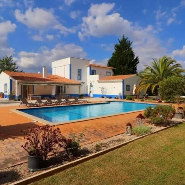 Quinta do Lamy - Privat Pool & BBQ & Garden & Privacy & Beach & Benagil, hotel in Lagoa