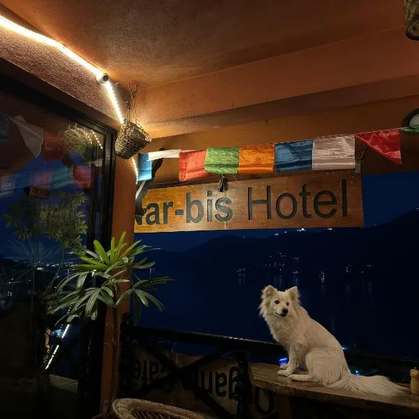 Nar-Bis Hotel, hotel em Ghāchak