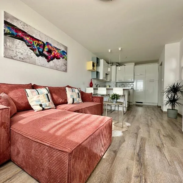 City Break Apartment - PRIVATE GARAGE, AC, BALCONY, khách sạn ở Budapest