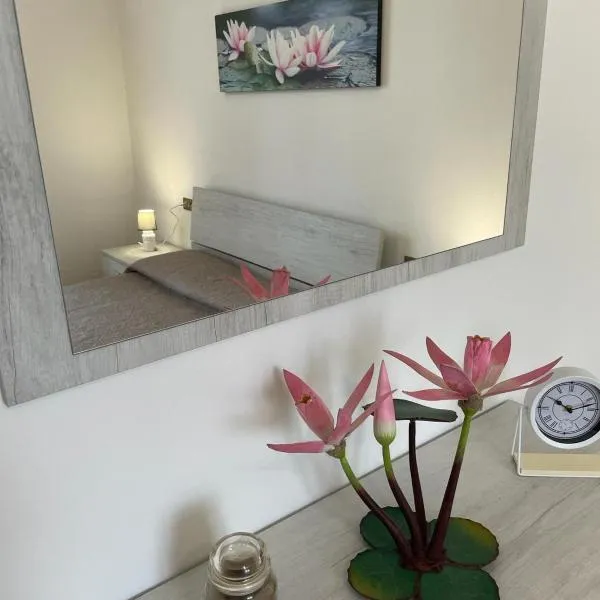 Water Lily Apartment, מלון בBardello